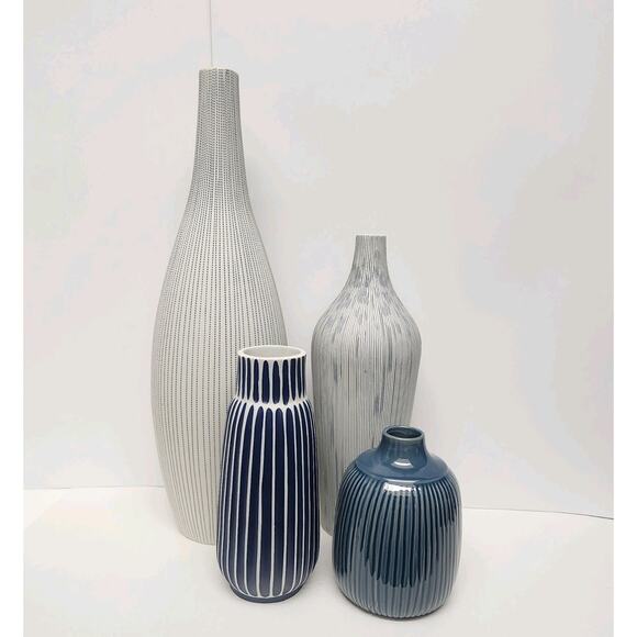 Home Decor Collection Bud Vases Style Fluted Vases Color White/Blue - Picture 1 of 9